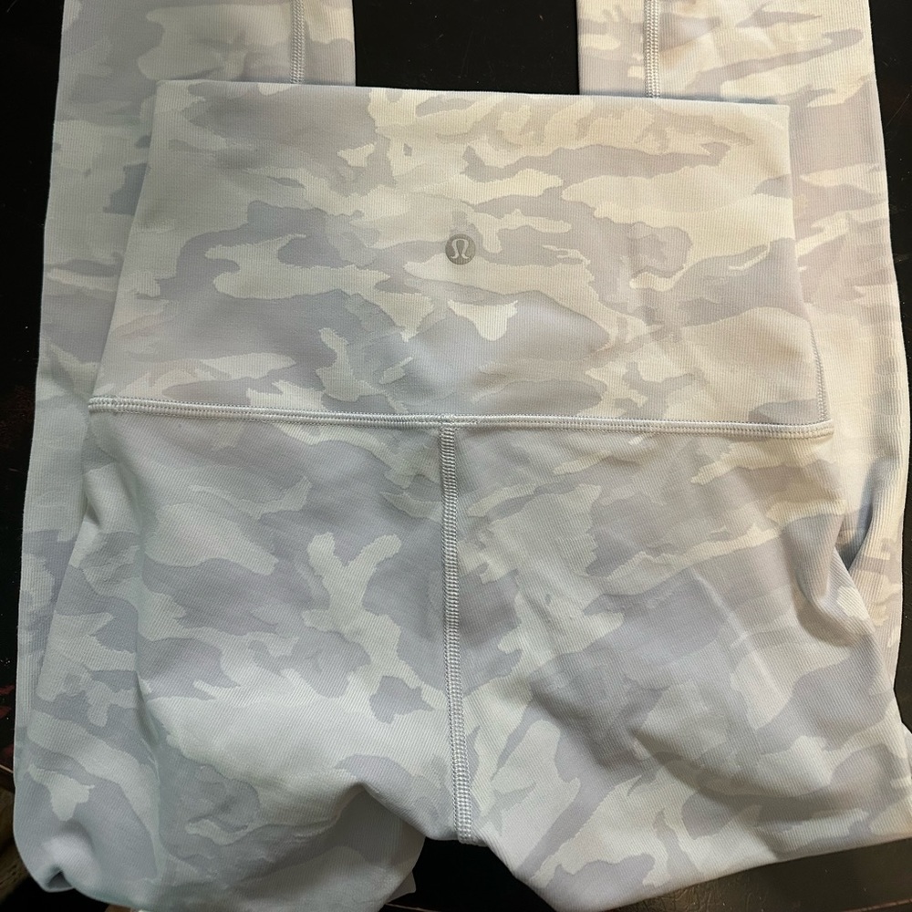 Lululemon Allign high rise legging 28”.